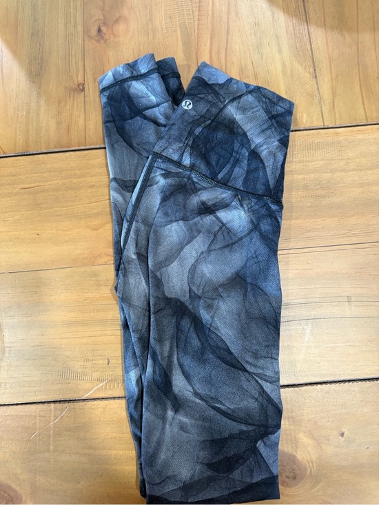 lululemon athletica Pants - lululemon athletica Black & Gray Smoke-Print Leggings